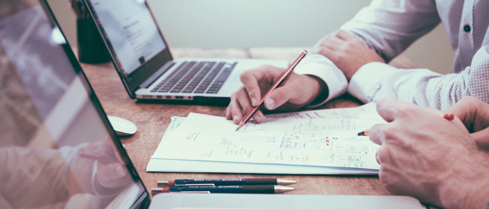 Contratos y condiciones laborales