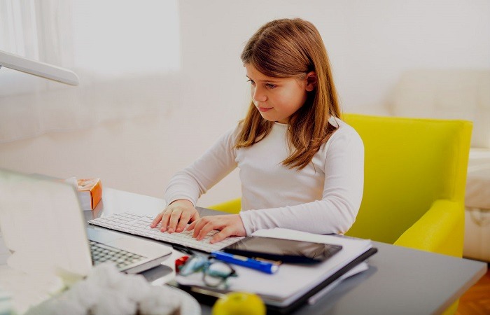 Consejos para que los niños naveguen de forma segura en Internet y aprendan a evitar el ciberacoso