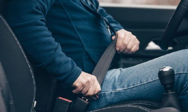 ¿A quién multarán si el copiloto viaja en el coche sin cinturón de seguridad?